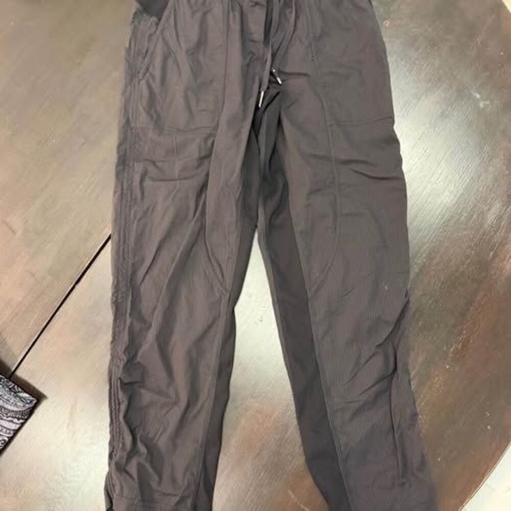 Lululemon Women's Magnum Street to Studio Pant jogger pant